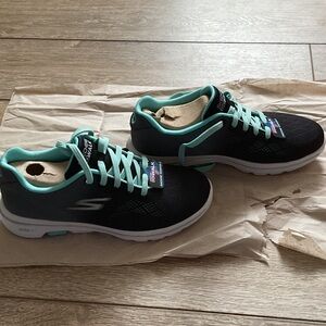 Skechers Girls Black and Teal Sneakers, Size 5